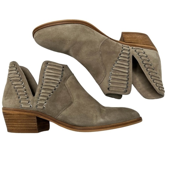 VINCE CAMUTO Prism 2 V-Cut Leather Suede Ankle Booties Moto Western Women 7M - Picture 9 of 16